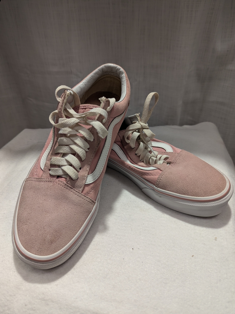 513 Vans Pink Suede Old Skool Sneakers with White Side Stripe